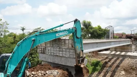 Pemkab Kediri Beri Peringatan Pelaksana Proyek Jembatan Ngadi - GenPI.co JATIM