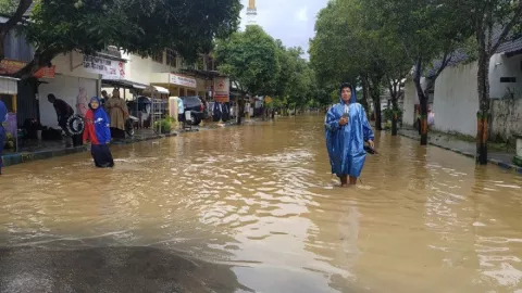 350 KK Terdampak Banjir di Pacitan, Warga Terisolasi - GenPI.co JATIM