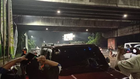 Pria Melompat dari Tol Waru Surabaya Timpa Mobil, Begini Kondisinya - GenPI.co JATIM