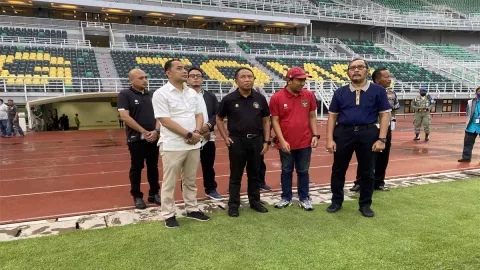 Tiba di Stadion GBT, Menpora Ingatkan Pemkot Surabaya Soal Rumput - GenPI.co JATIM