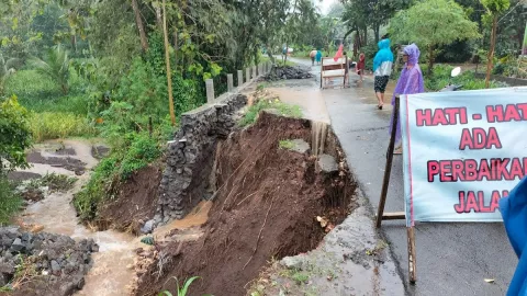 Banjir di Malang, Jalan Penghubung Antardesa di Kalipare Tergerus - GenPI.co JATIM