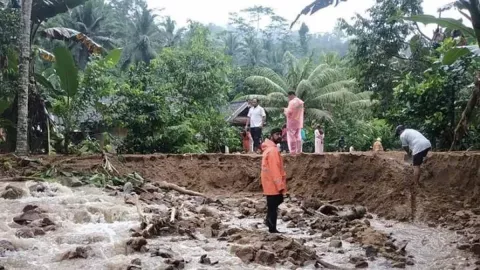 Banjir Bandang di Kabupaten Malang, BPBD: 1 Desa Terisolasi - GenPI.co JATIM