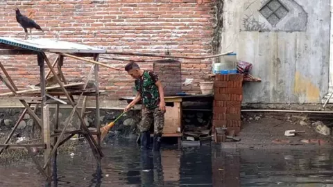 Air Banjir Bau di Tulungagung, Warga Duga Limbah Pabrik Gula - GenPI.co JATIM