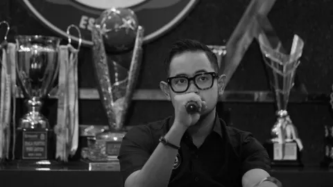Mundur dari Dunia Sepak Bola, Juragan 99 Tak Lagi Presiden Arema FC - GenPI.co JATIM