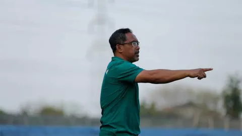 Aji Santoso Belum Ada Keinginan Nobar Piala Dunia 2022, Tunggu Babak Semifinal - GenPI.co JATIM