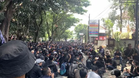 Demo, Aremania Minta Kejati Jatim Kembalikan Berkas Tragedi Kanjuruhan - GenPI.co JATIM