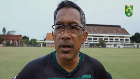 Profil Aji Santoso, Pelatih Terlama Persebaya yang Sukses Pecahkan Rekor - GenPI.co JATIM