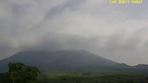Gunung Semeru Erupsi 5 Kali, Luncurkan Awan Panas Letusan - GenPI.co JATIM
