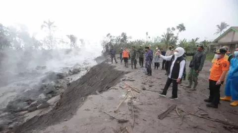 Erupsi Semeru Putus Akses 2 Jembatan Lumajang-Malang, Khofifah: Lewat Probolinggo - GenPI.co JATIM
