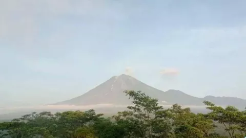 Status Gunung Semeru Turun, PVBMG Sebut Gempa Vulkanik Terjadi - GenPI.co JATIM