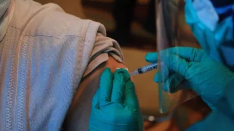 Pemprov Jatim Umumkan Vaksinasi Covid-19 Booster 2, Gratis - GenPI.co JATIM