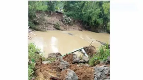 Hujan Deras 2 Desa di Kecamatan Tugu, Trenggalek Putus Total - GenPI.co JATIM