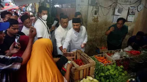 Blusukan ke Pasar Ponorogo, Mendag Beri 2 Jempol Buat Kang Giri - GenPI.co JATIM