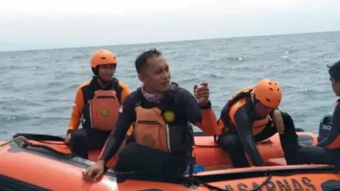 Nelayan Tercebur di Laut Pamekasan, BPBD Susur Pantai Padelegan - GenPI.co JATIM