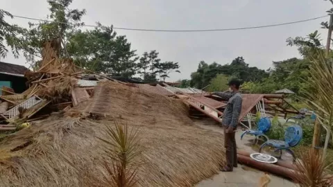 Puting Beliung Hancurkan Tempat Wisata Karang Kenik Situbondo, Kerugian Ratusan Juta - GenPI.co JATIM