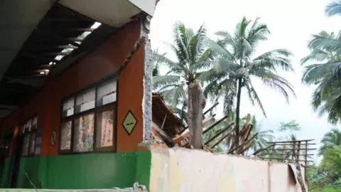 Sekolah Roboh Segera Diperbaiki Pemkab Lumajang, Penantian Siswa Terwujud - GenPI.co JATIM