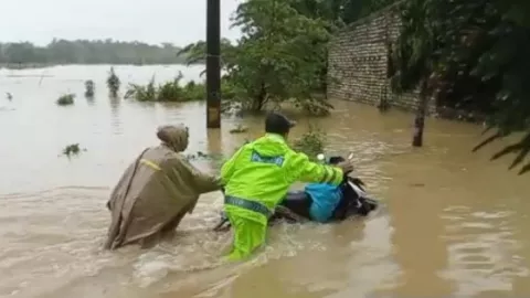 Banjir di Bangkalan Rendam 3 Kecamatan Jelang Malam Tahun Baru - GenPI.co JATIM