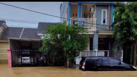 Hujan Seharian, 100 Rumah di Lamongan Tergenang Banjir, Warga: Sudah 11 Kali - GenPI.co JATIM