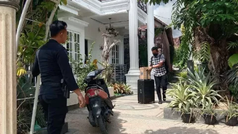 KPK Geledah Rumah Istri Ketua DPRD Jatim di Lamongan - GenPI.co JATIM