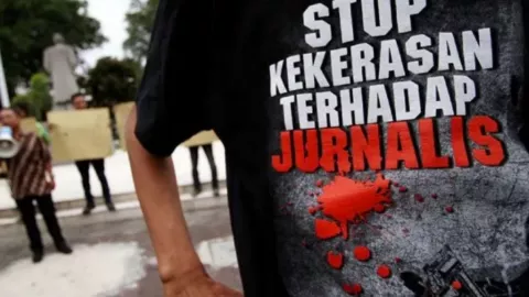 5 Orang Jurnalis Surabaya Diduga Mengalami Kekerasan, Ini Kronologinya - GenPI.co JATIM