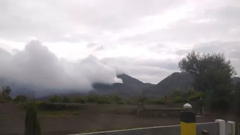 Gunung Bromo Level Waspada, Masyarakat Jangan Masuk Area Kawah - GenPI.co JATIM