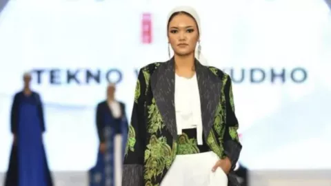 Warna Hitam Putih Office Look Jadi Tren Fesyen 2023, Kata Desainer Surabaya - GenPI.co JATIM