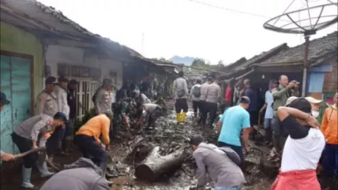 Kabar Terbaru Banjir Bandang Bondowoso, 587 Personel Gabung Bersihkan Lumpur - GenPI.co JATIM