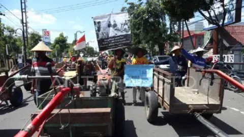 Petani di Jombang Protes Beli Solar Dipersulit, Pertamina Berikan Penjelasan Lengkap - GenPI.co JATIM