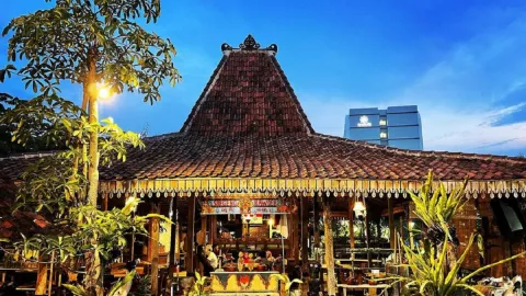 5 Rekomendasi Kafe di Surabaya dengan Nuansa Joglo Jawa - GenPI.co JATIM