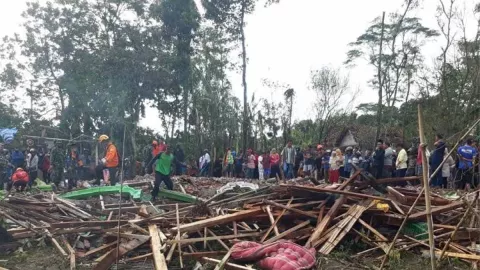 Keluarga Wawa Korban Ledakan Blitar Ikhlas, Ambil Paksa Jenazah - GenPI.co JATIM