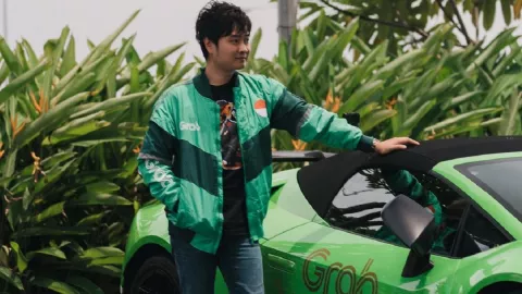 Melvin Tenggara jadi Driver Taksi Online Gunakan Lamborghini - GenPI.co JATIM