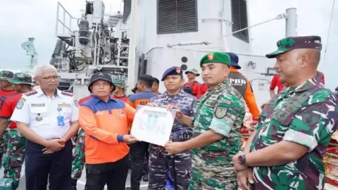 KRI Malahayati Jadi Kapal Pertama Kirim Bantuan ke Masalembo - GenPI.co JATIM