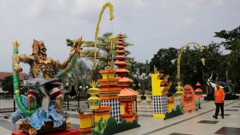 Hari Raya Nyepi, Halaman Balai Kota Surabaya Tampil Berbeda - GenPI.co JATIM