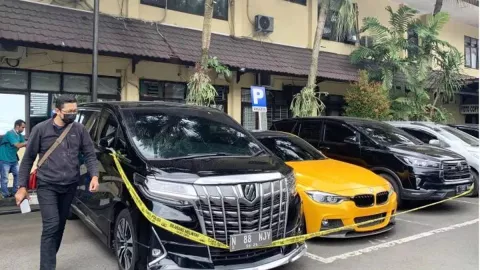 3 Mobil Crazy Rich Wahyu Kenzo Disita, Aset Lain Terus Dicari Polisi - GenPI.co JATIM