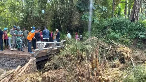 Jembatan Penghubung 2 Desa di Probolinggo Putus, BPDB Identifikasi Kerusakan - GenPI.co JATIM