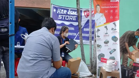 Jeritan Pedagang Hitech Mal, Terpaksa Buka Lapak di Jalan - GenPI.co JATIM
