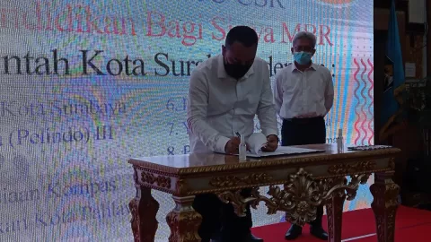 Wali Kota Surabaya Beri Kabar Bahagia, Siswa MBR Tenang Sekolah - GenPI.co JATIM
