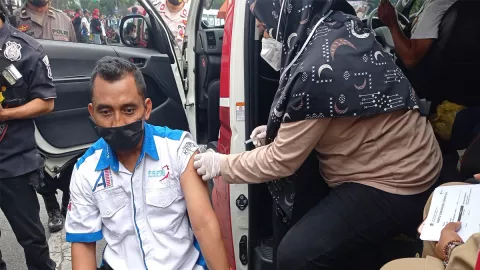 Polrestabes Surabaya Kawal Demo Buruh dan Vaksin, Jalan Sekaligus - GenPI.co JATIM