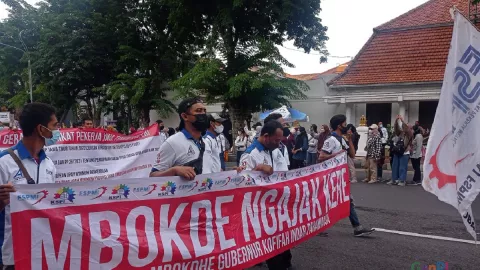 Menolak Harga BBM Naik, Buruh akan Gelar Demo di Surabaya - GenPI.co JATIM