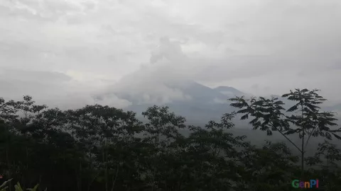 Awan Panas Gunung Semeru Kembali Muncul, Warga Panik Berhamburan - GenPI.co JATIM