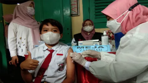 Vaksin Covid-19 Anak Mulai, Pak Wali Surabaya Sebutkan Targetnya - GenPI.co JATIM