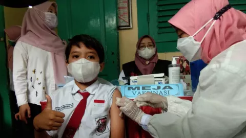 Vaksinasi Covid-19 jadi Syarat Baru Ikut PTM Penuh di Surabaya - GenPI.co JATIM
