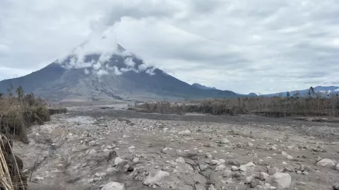 Gunung Semeru Erupsi Lagi, Sinyal Masa Tanggap Bakal Diperpanjang - GenPI.co JATIM