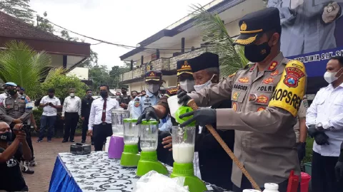 Tak Main-Main, Polres Malang Musnahkan Miras dan Narkoba - GenPI.co JATIM