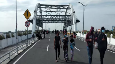 Jembatan Suroboyo Buka, Pelaku UMKM Dapat Cuan - GenPI.co JATIM