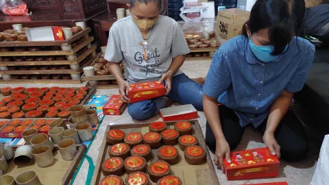 Jelang Imlek, Produsen Kue Keranjang Kebanjiran Cuan - GenPI.co JATIM