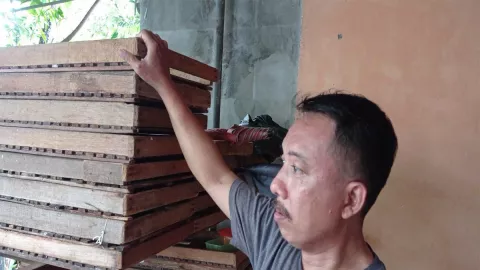 Harga Kedelai Naik, Pengrajin Tempe di Surabaya Mogok Produksi - GenPI.co JATIM