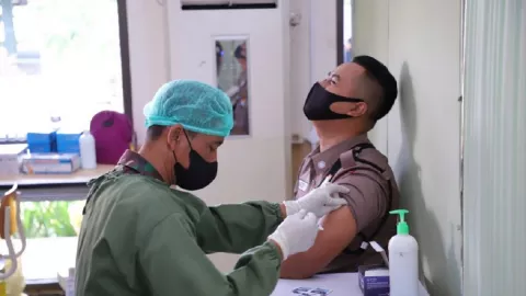 Jadwal Vaksin Covid-19 di Surabaya Hari ini, Buka Sampai Sore - GenPI.co JATIM