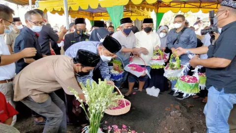 Mertua Meninggal Dunia, Eri Cahyadi: Mohon Dimaafkan - GenPI.co JATIM