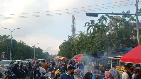 Jalan Karang Menjangan, Tempat Berburu Takjil di Surabaya - GenPI.co JATIM